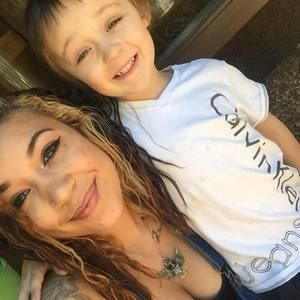 Meet your Posher, Dominique